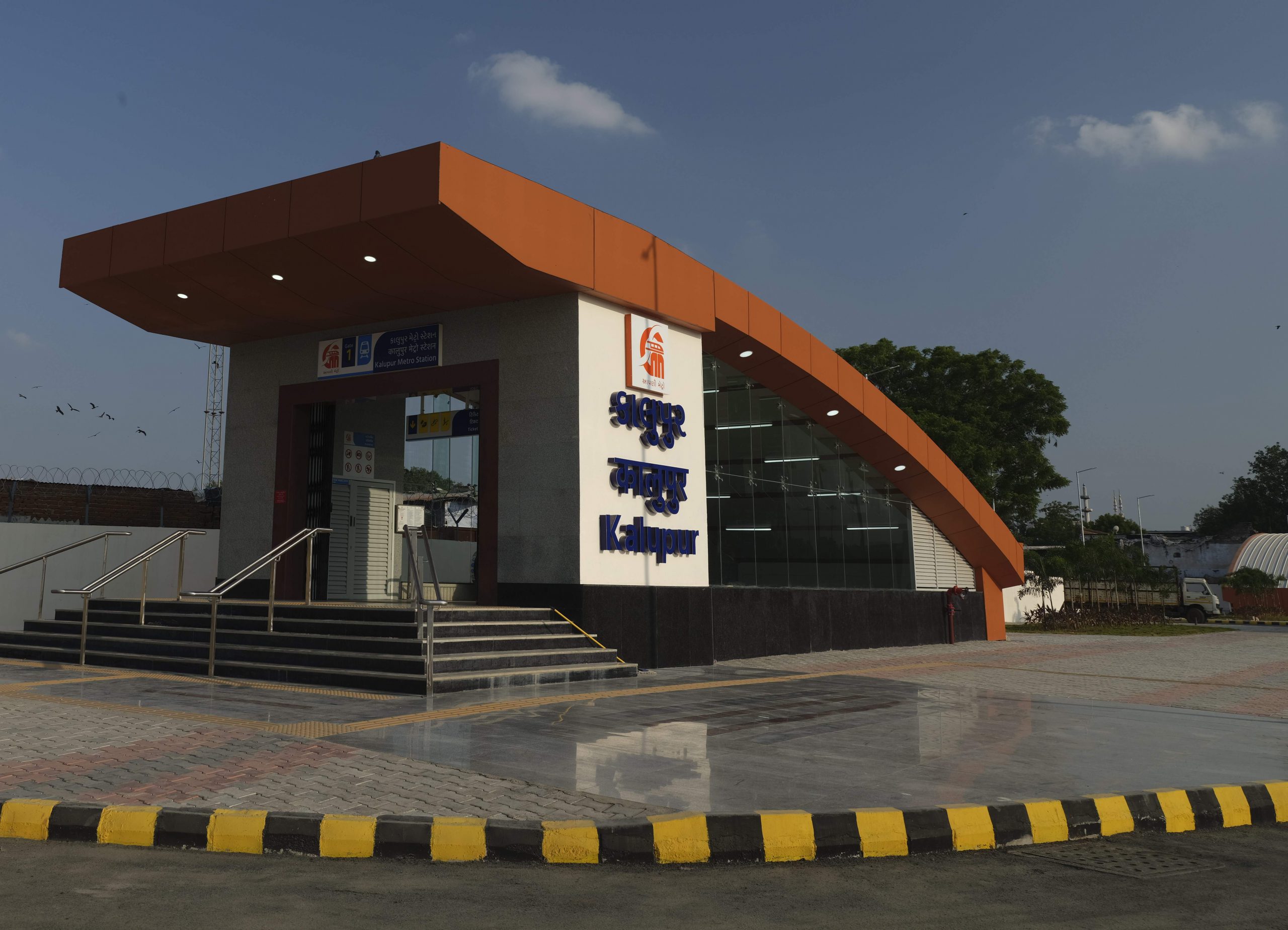 KALUPUR STATION -ENTRY EXIT